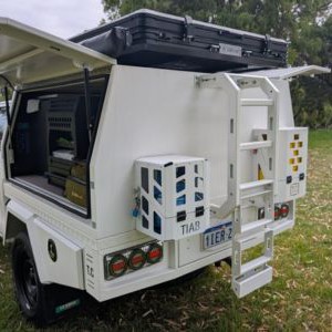gc-toyoto-hilux-4wd-2-5-berth-au-exterior-backside